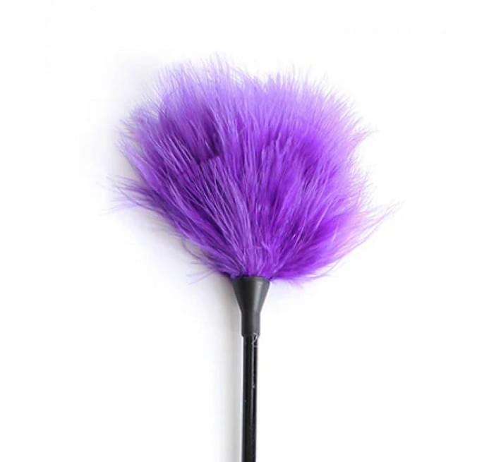 Пірьячко DS Fetish фіолетове на довгій ручці 40см