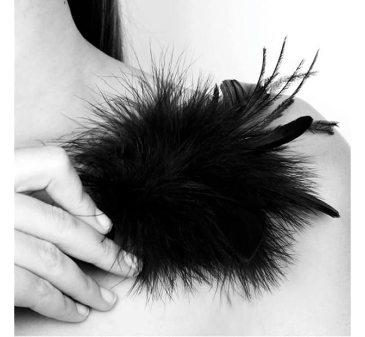 Метелочка Bijoux Indiscrets Pom Pom feather tickler