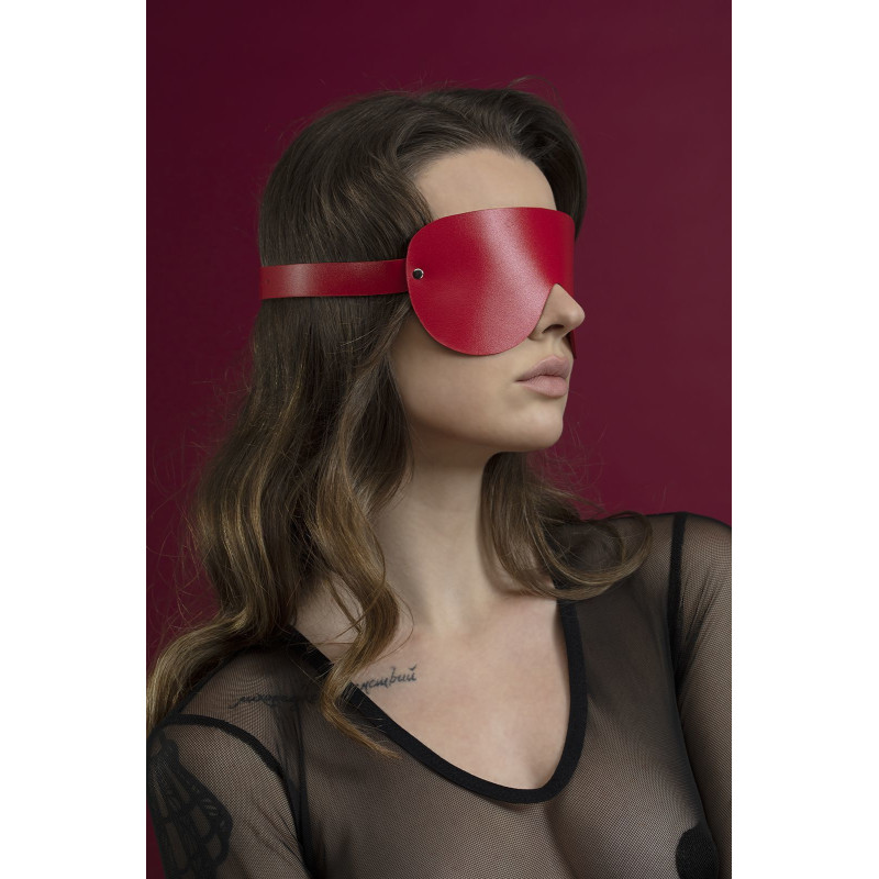 Маска шкіряна закрита Feral Feelings - Blindfold Mask червона