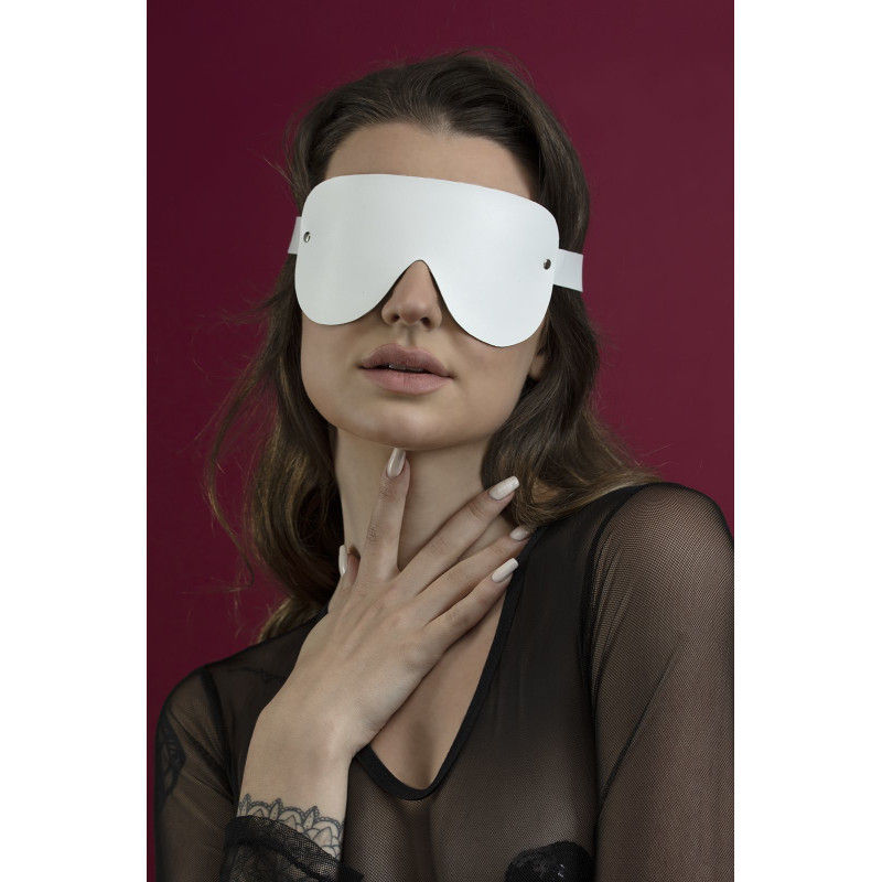 Маска кожаная закрытая Feral Feelings - Blindfold Mask Белая