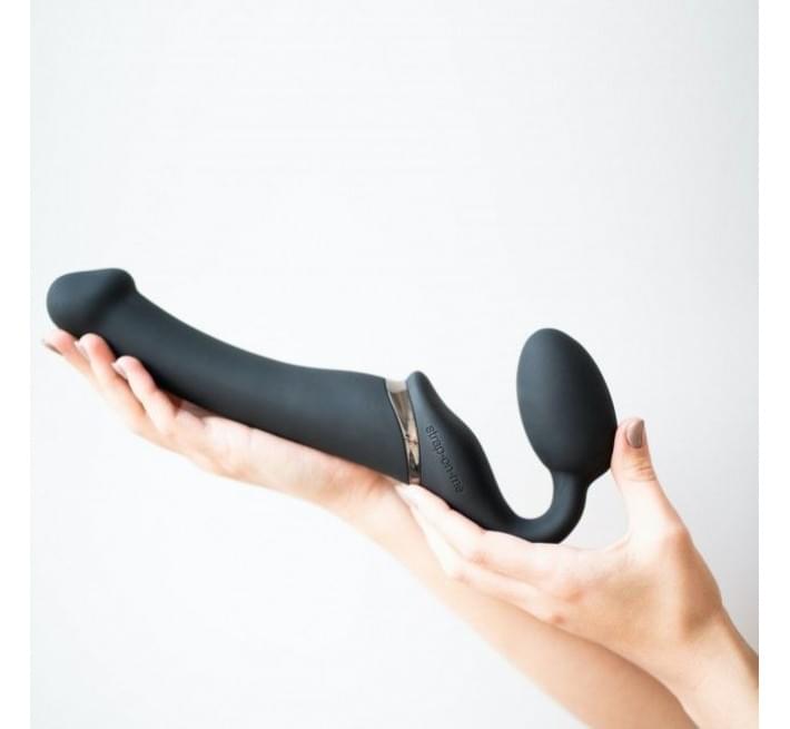 Безремневой страпон с вибрацией Strap-On-Me Vibrating Черный M