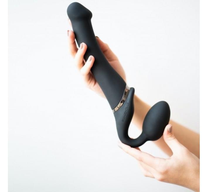 Безремневой страпон с вибрацией Strap-On-Me Vibrating Черный M